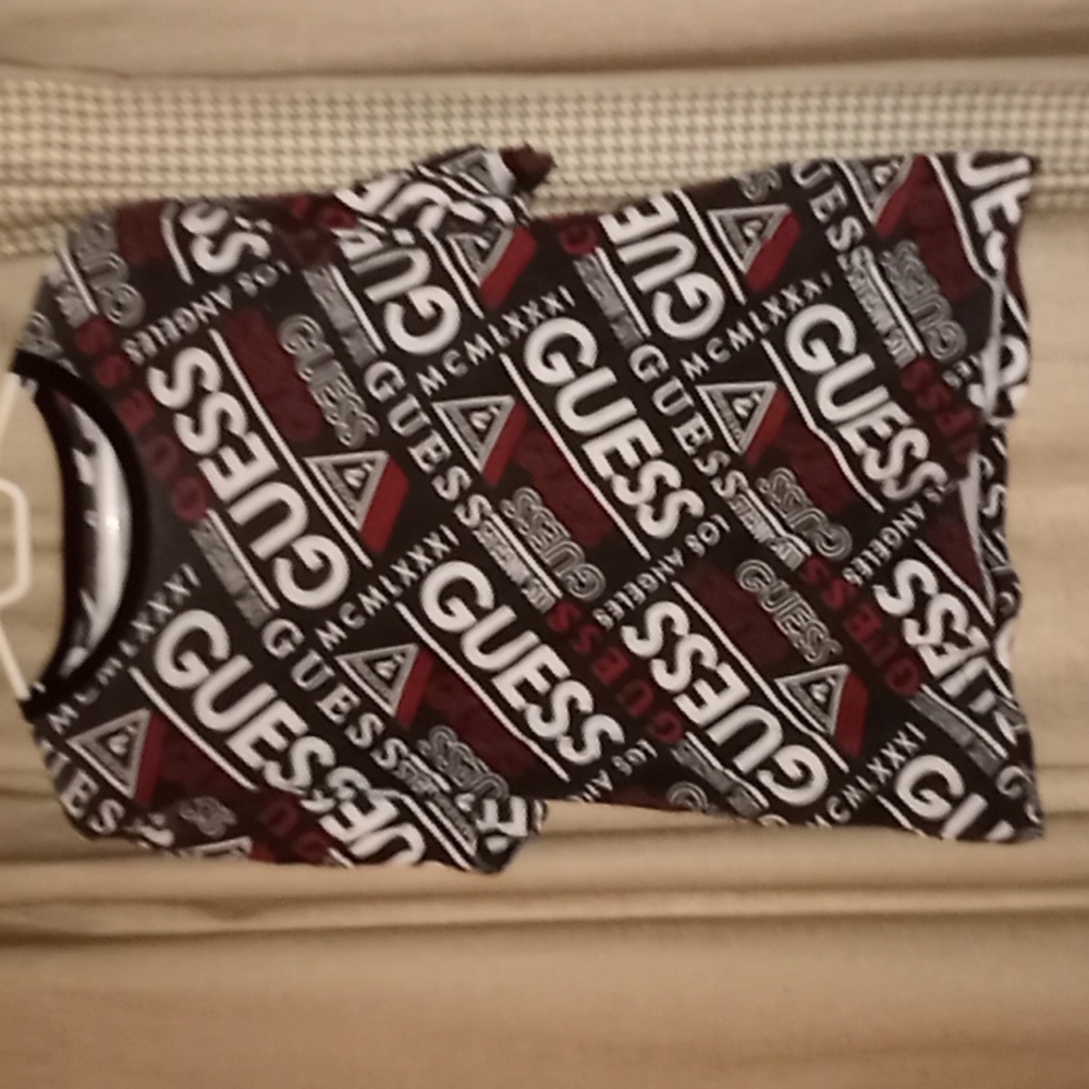 Guess T-shirt